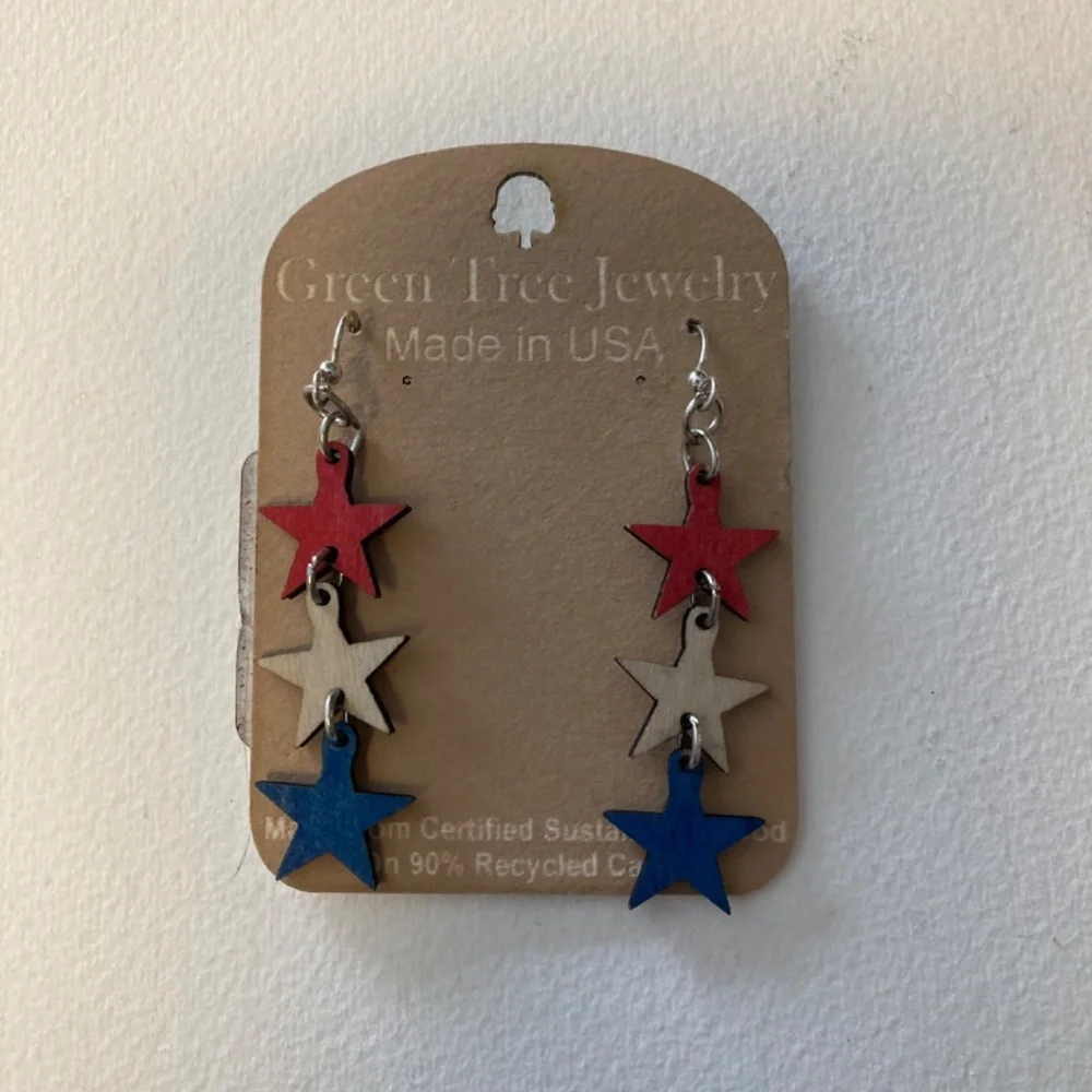 Celebrate 250 ! Red white and blue star dangle wood earrings - Picture 2 of 6